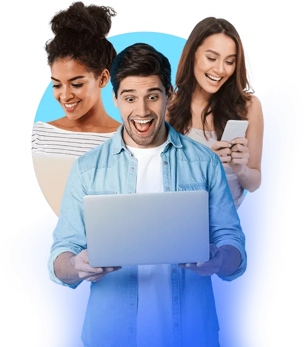 Grupo de pessoas felizes usando computador